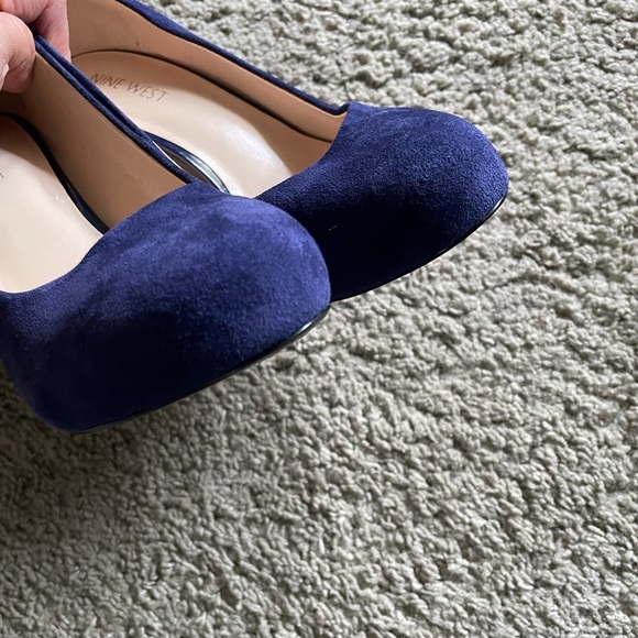 Nine West Swankyo Navy Blue Suede Round Toe Pumps - Picture 8 of 9
